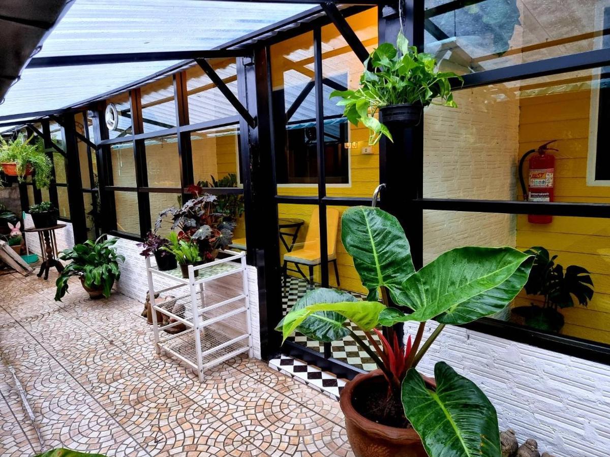 The One House Hotel Нан Екстериор снимка