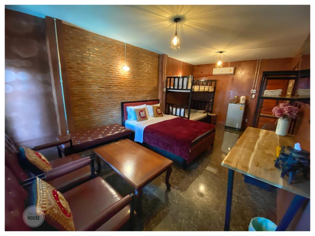 The One House Hotel Нан Екстериор снимка