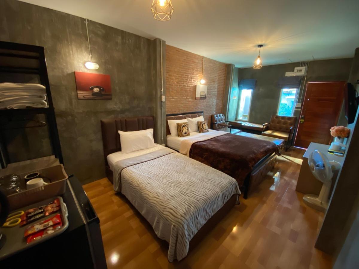The One House Hotel Нан Екстериор снимка
