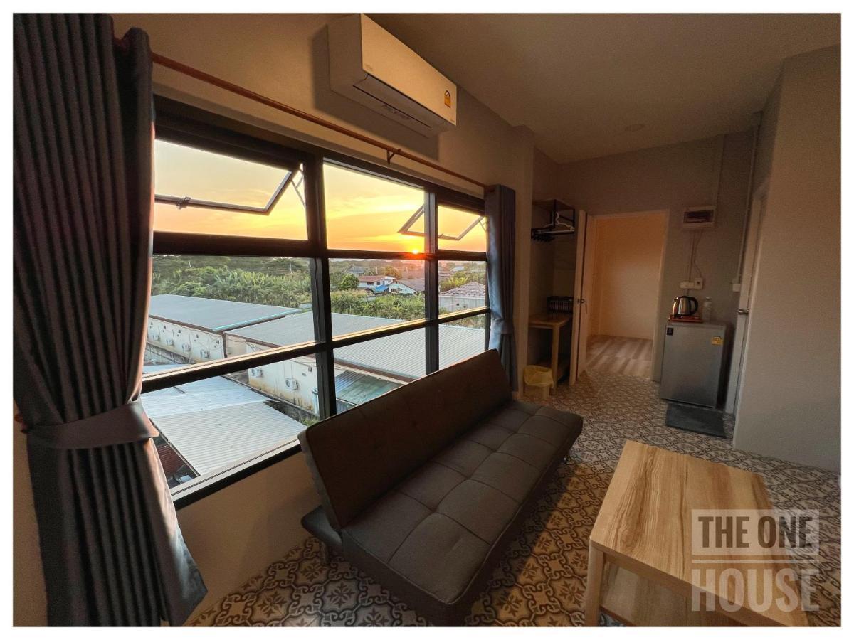The One House Hotel Нан Екстериор снимка